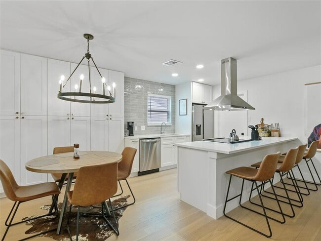 Building Photo - 3601 Ambleside Dr