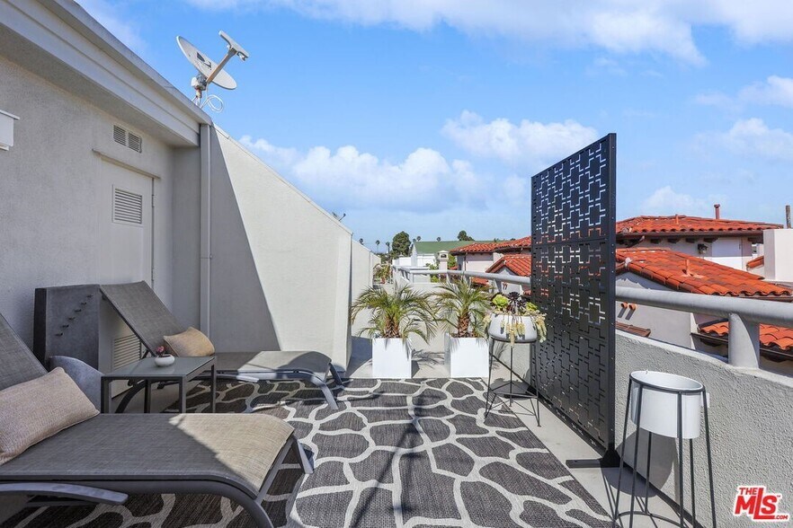 Building Photo - 1044 10th St