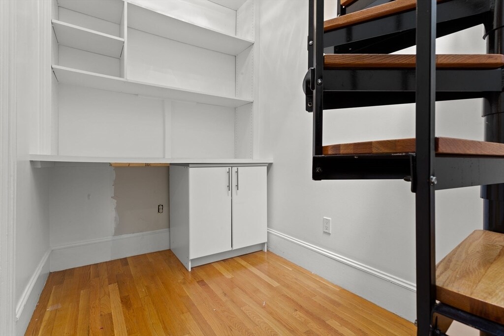Building Photo - 127 Beacon St