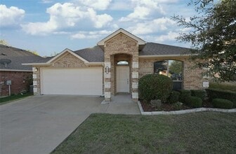 Building Photo - 808 Bahar Ct