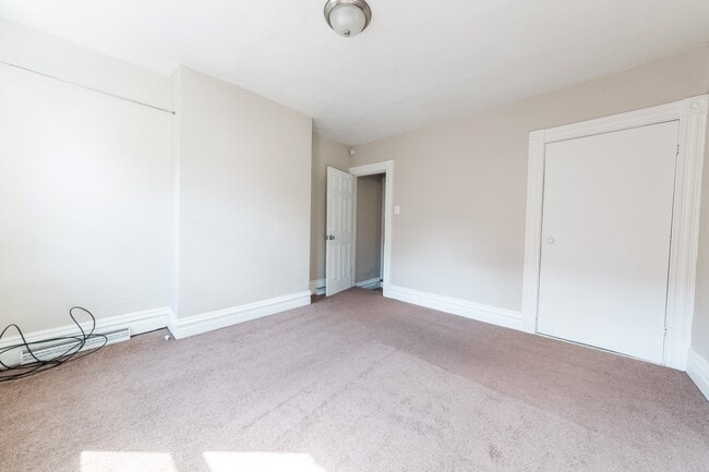 Building Photo - AVAILABLE JUNE 2026 - 3 Bedroom Home in Prime MT. WASHINGTON Location!