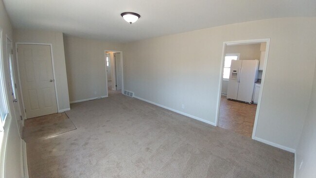Building Photo - 3 Bedroom 1 Bath Adorable Cape Cod