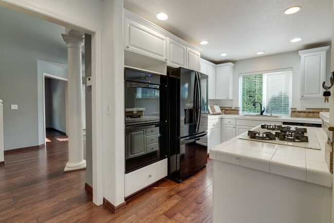 Building Photo - Spacious 4BR / 3BA Home in Desirable Bethany Area