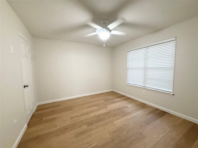 Building Photo - 3631 N MacGregor Way