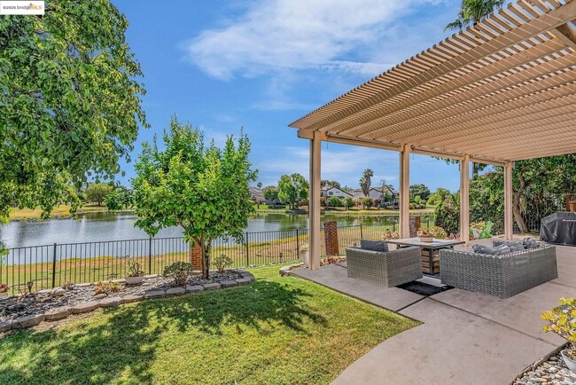 Building Photo - 2435 Pinehurst Ct