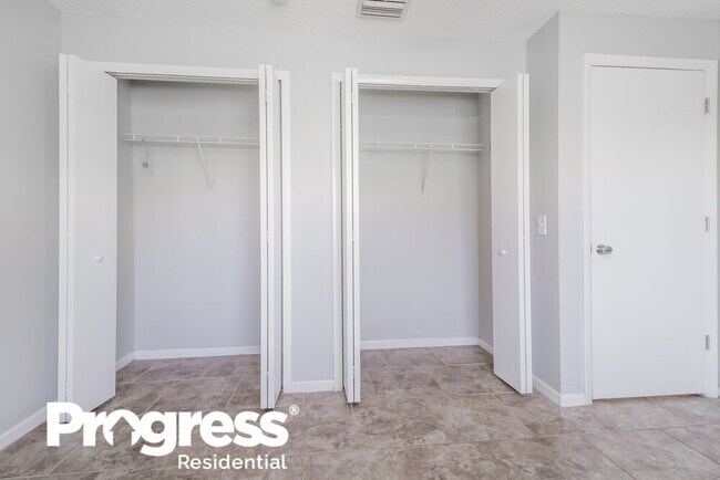 Building Photo - 3837 Stonemont Dr
