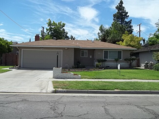 Building Photo - Nice home featuring a nice floor plan with...