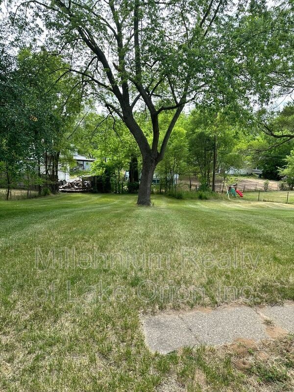 Building Photo - 4811 Summerhill Dr