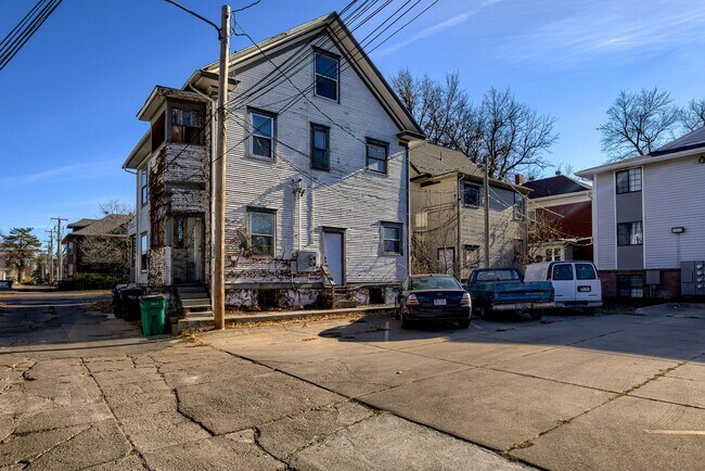 Building Photo - 925/927 Goodhue Blvd