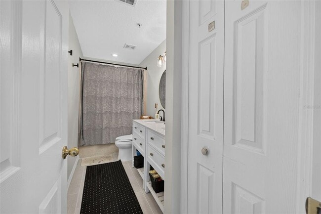Building Photo - 6086 Chapledale Dr