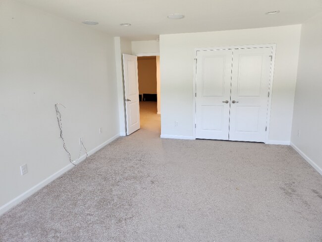 Building Photo - 2041 Leeds Ln