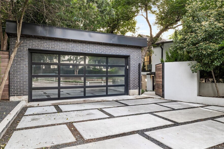 Building Photo - 4280 Shorecrest Dr