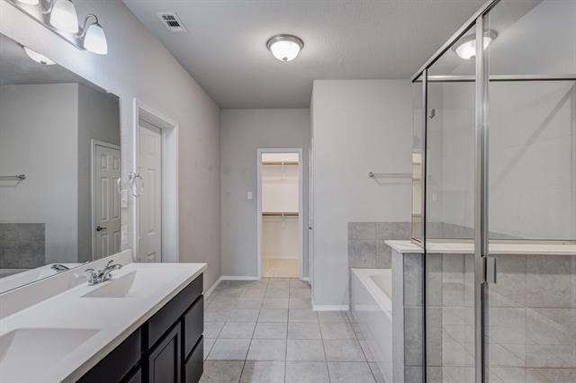 Building Photo - 5529 Las Lomas Ln