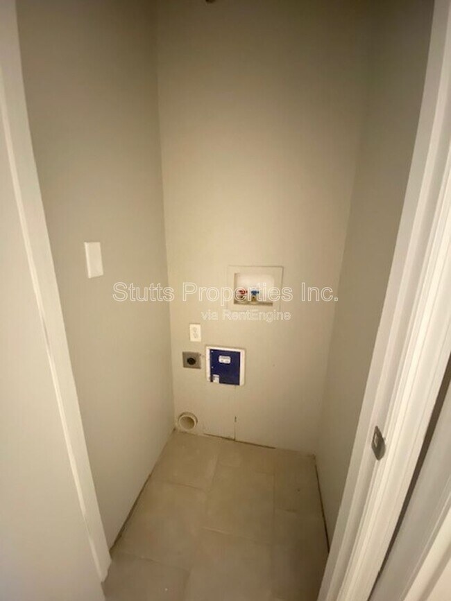 Building Photo - 414 Hermitage Dr