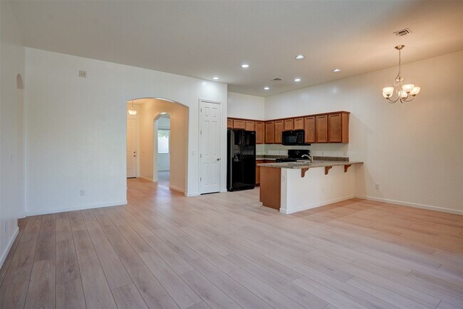 Building Photo - 3 Bedroom, 2 Bathroom Townhome in Granvill...