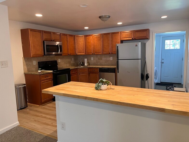 Kitchen area - 114 Morgan Ave