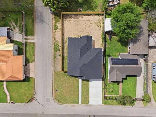 Building Photo - 7040 Kinney St