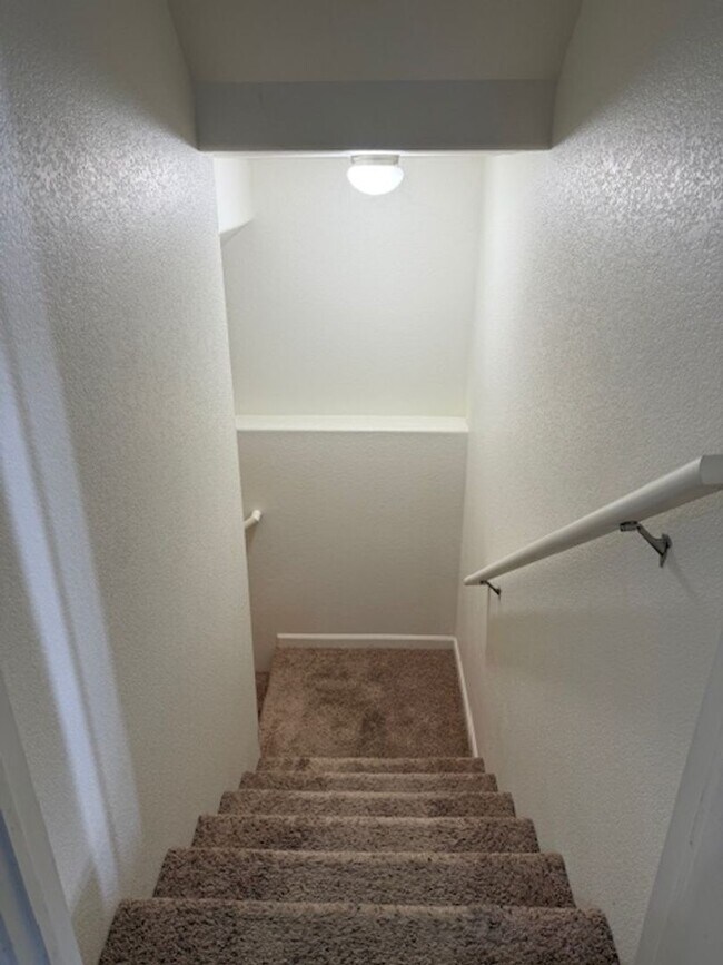 Building Photo - House For Lease