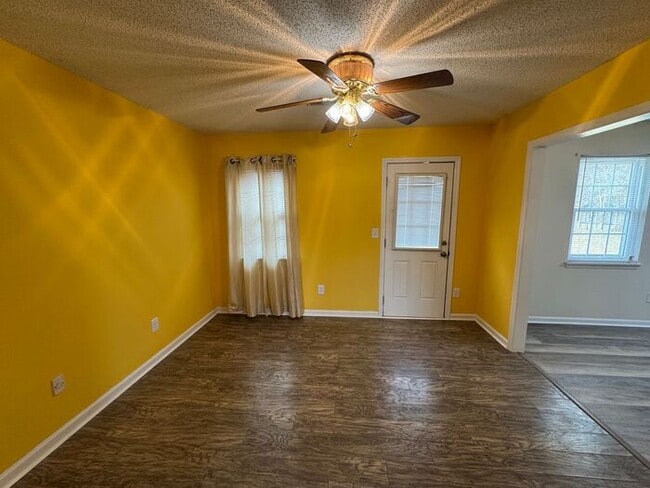 Building Photo - LARGE FENCED YARD, and lawn care INCLUDED