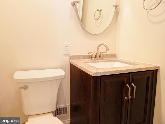 Building Photo - 87 Meadowlark Ave