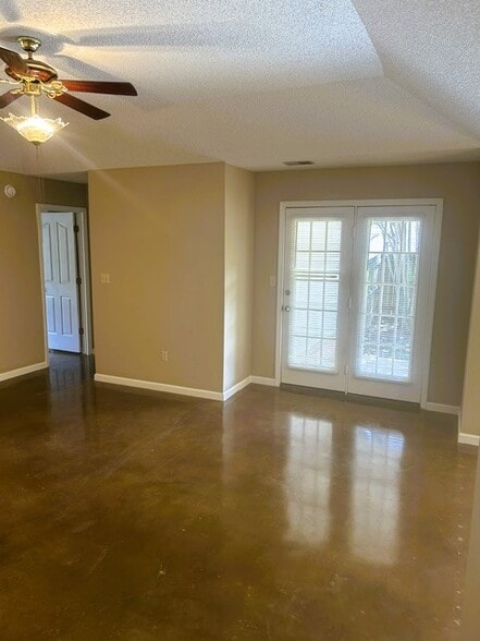 Building Photo - 3403 Saddle Creek Cove