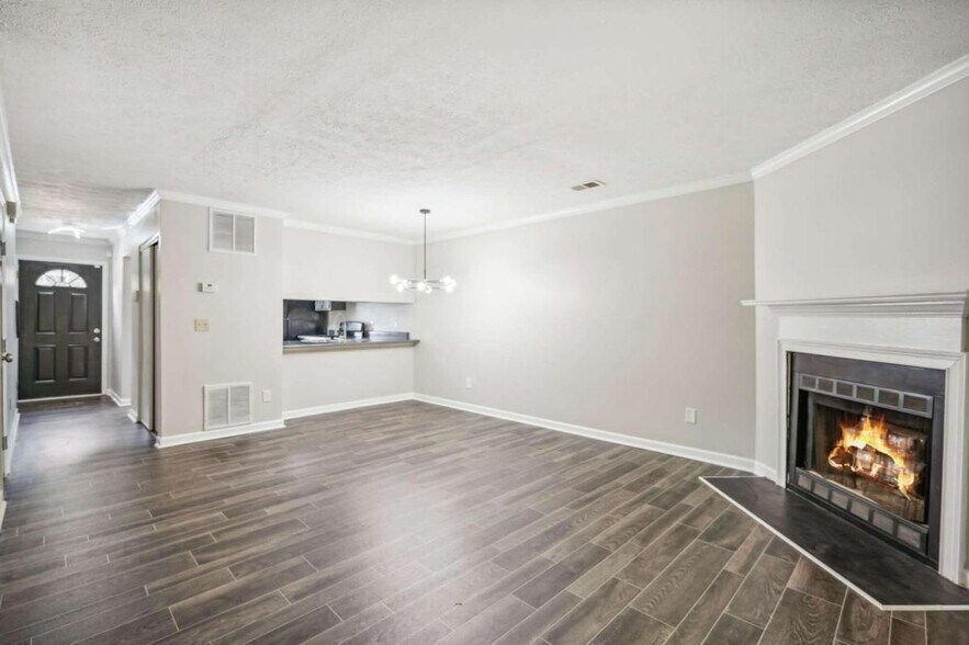 Building Photo - 6458 Bedford Ln