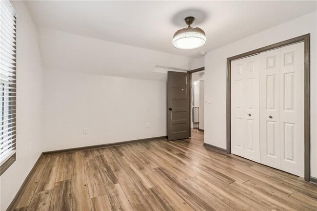 Building Photo - 1393 Westview Dr SW