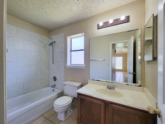 Building Photo - 10059 Emerald Creek Dr