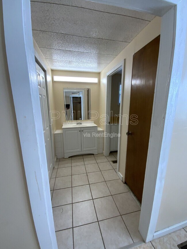 Building Photo - 2026 Shady Cove Dr