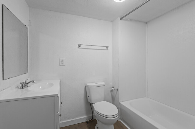 Building Photo - 10 Frank Cir