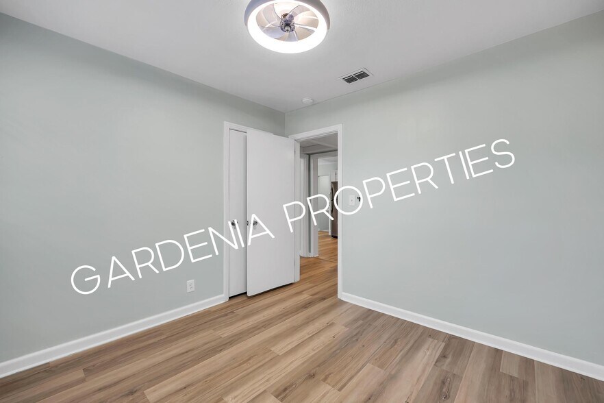 Building Photo - 1353 Placid Pl