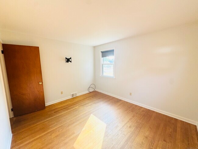 Building Photo - 9 Edgewood Ave
