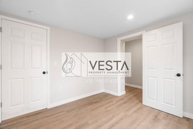 Building Photo - 2383 Dutch Cove Rd