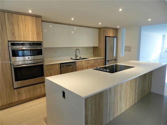 Building Photo - 10230 Collins Ave