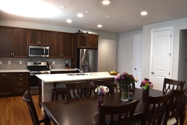 Building Photo - 12309 NE 113th Cir