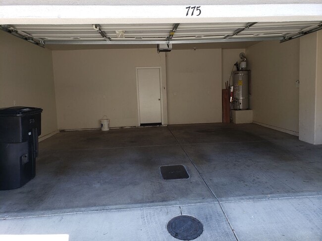 Building Photo - AVAILABLE NOW! Roseville 2 bed/2.5 bath, 2 Story Townhome!