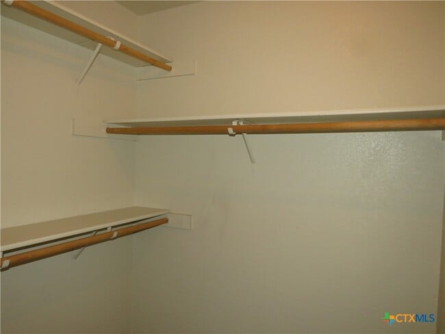 Building Photo - 2609 Lucille Dr