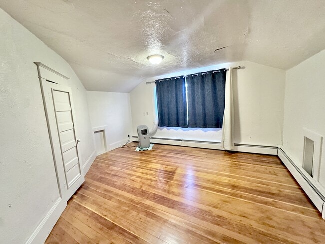 Building Photo - 145 W 200 S St
