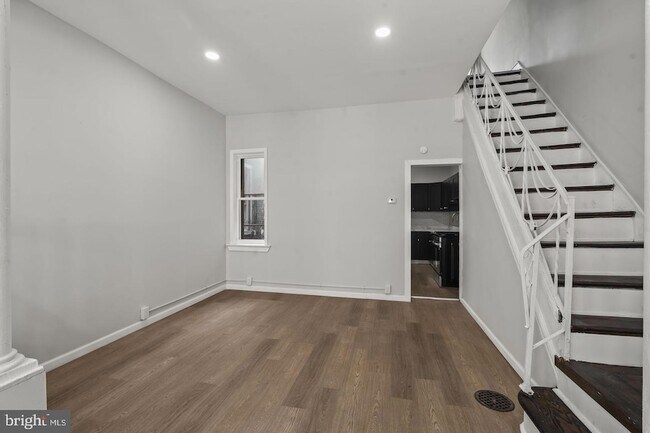 Building Photo - 2423 N Myrtlewood St