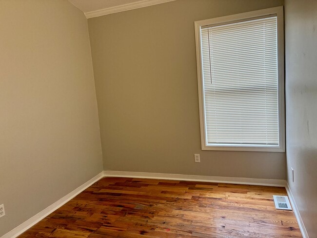 Building Photo - 2820-2824 Divinity