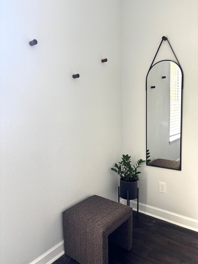 Building Photo - 708 Promenade Pl