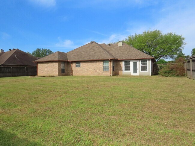 Building Photo - Gated Community in Whitehouse! Gorgeous 3 Bedroom, 2 Bath Home