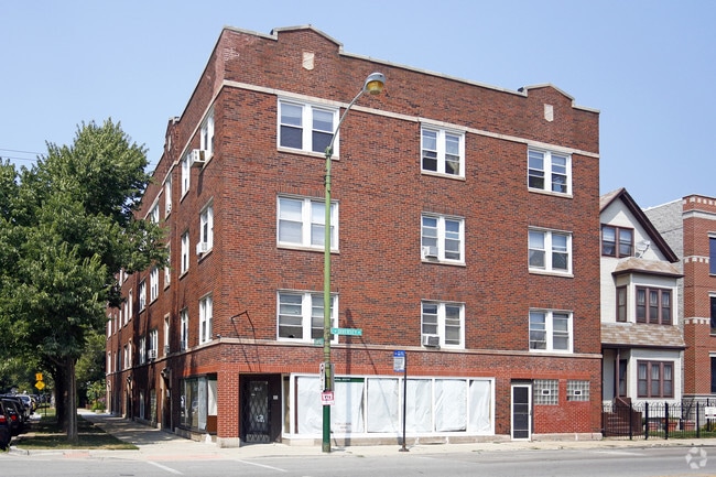 Building Photo - 2456-2458 W Diversey Ave
