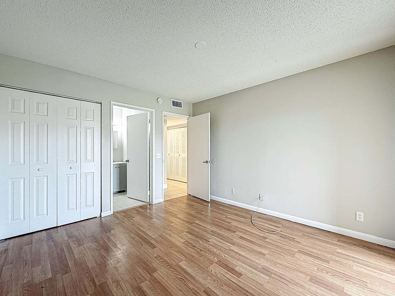 Building Photo - 719 Meadows Cir