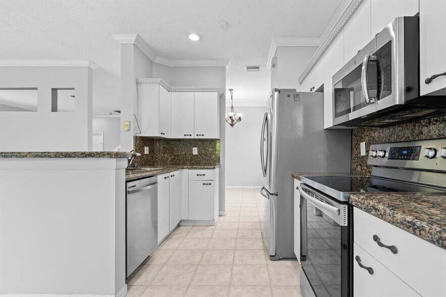 Building Photo - 4319 Greenbriar Ln