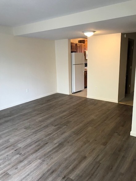 living room - 423 George St