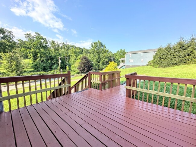 Building Photo - 6349 Leechburg Rd