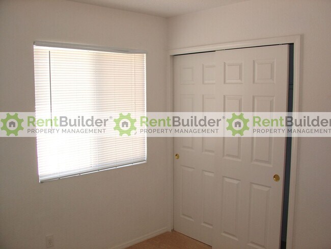 Building Photo - Rent this home before November Ends and get $300 off your 3rd month's rent!!!