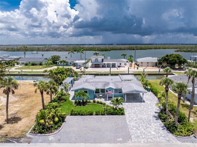 Building Photo - 1265 Holiday Dr