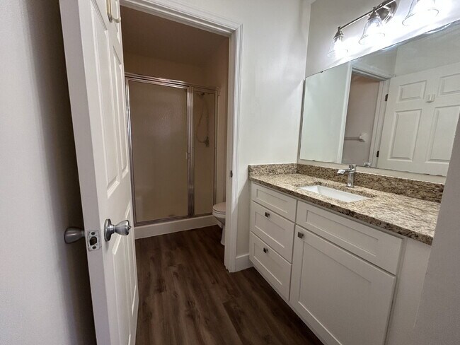 Building Photo - "Stylish Punta Gorda villa : 2-Bed, 2-Bath...